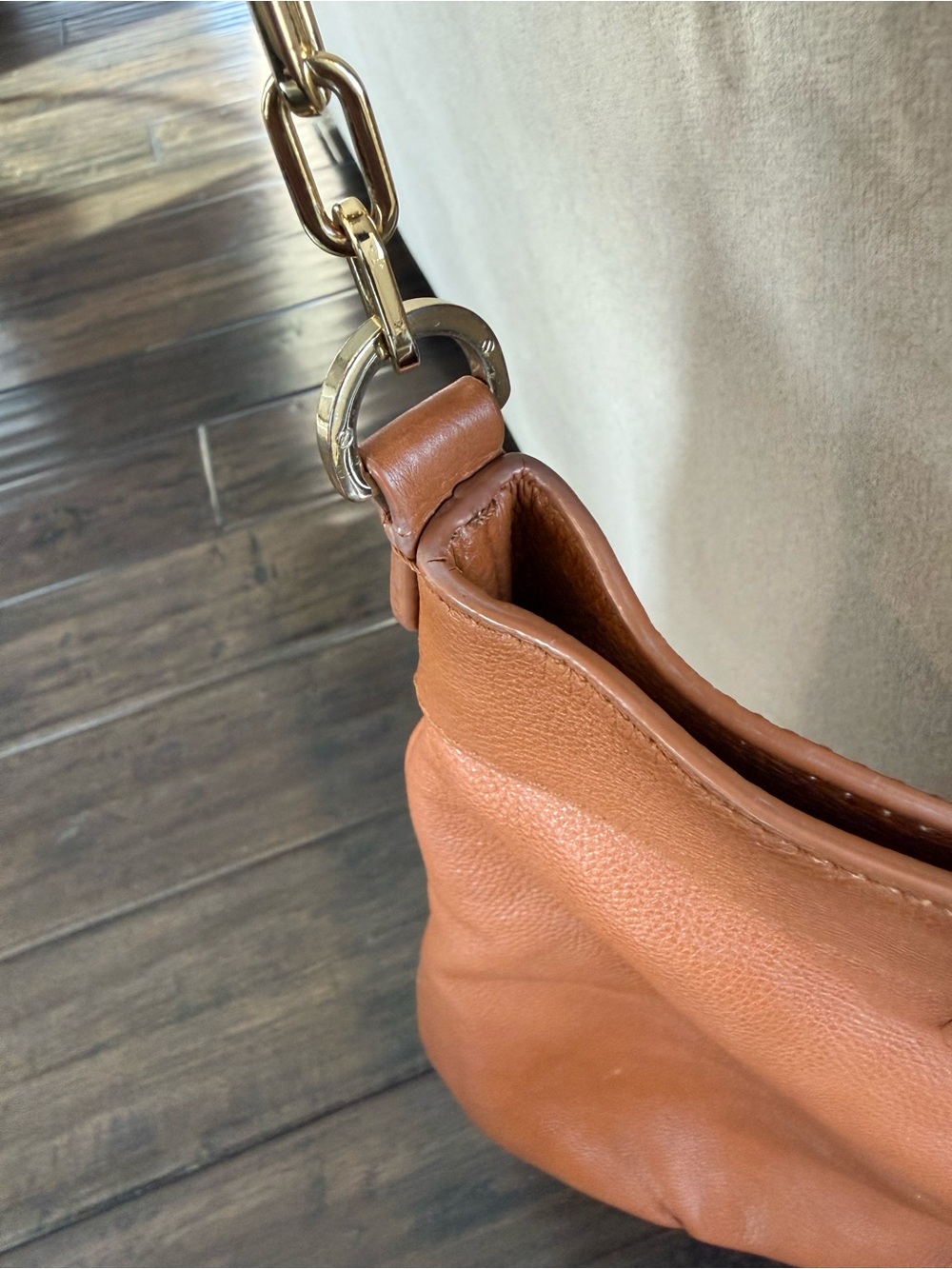 Tory Burch Tan Leather Shoulder Bag with Gold & Leather Chain Strap - Picture 3 of 10